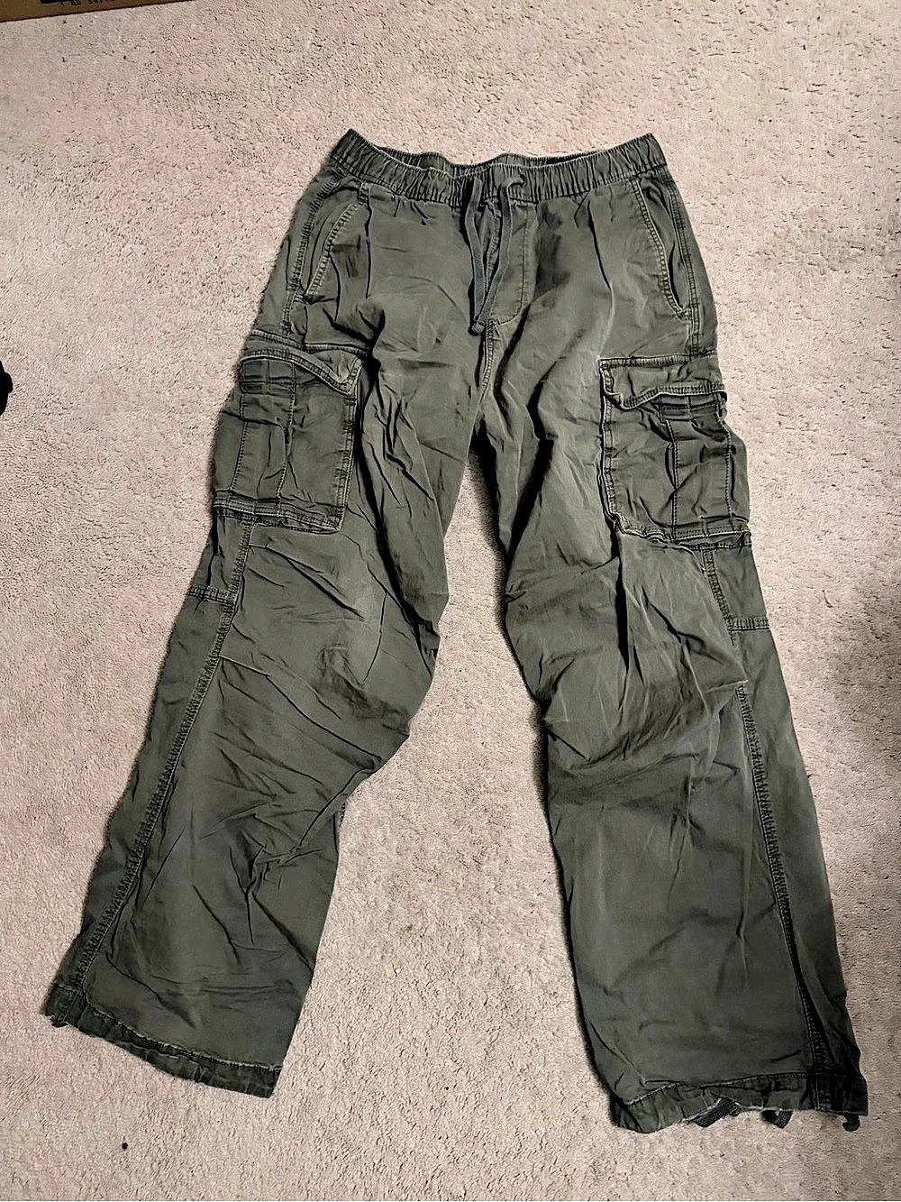 H&M Relaxed Fit Cargo Pants Cargo Pants in Green Size Small